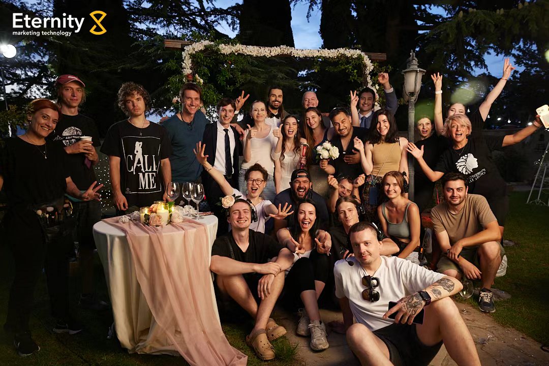 Behind the scenes photo 1