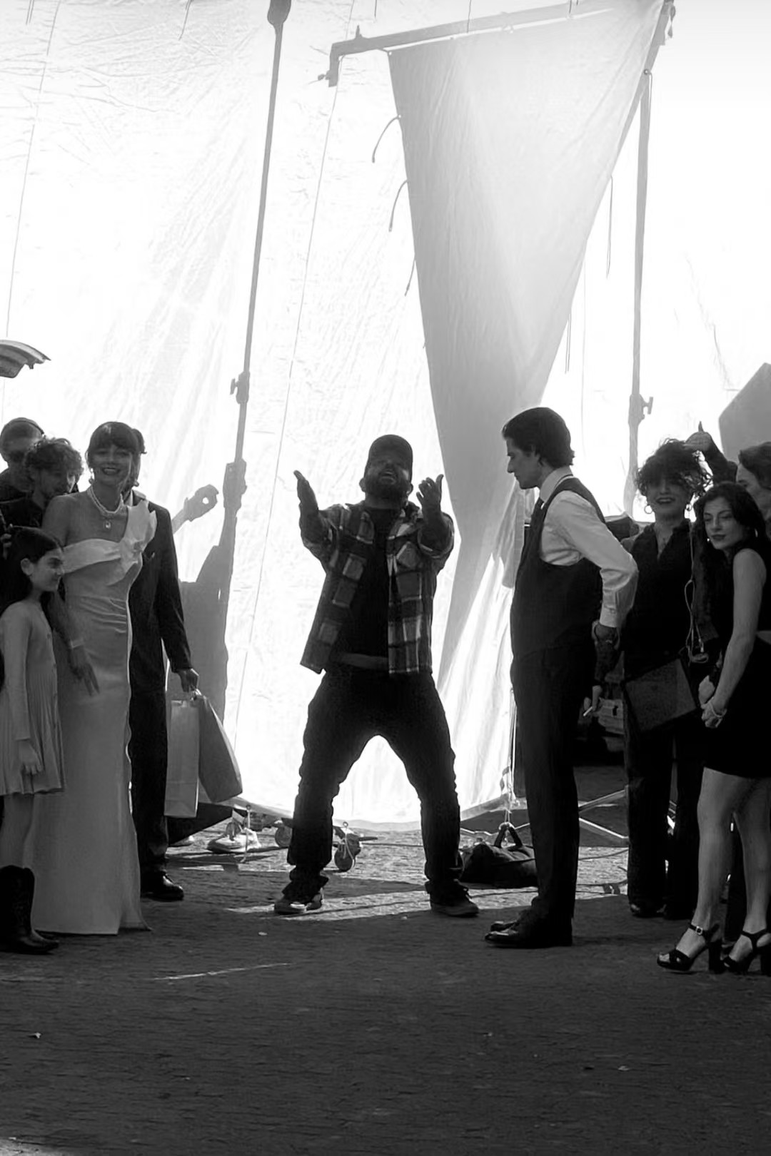 Behind the scenes photo 7