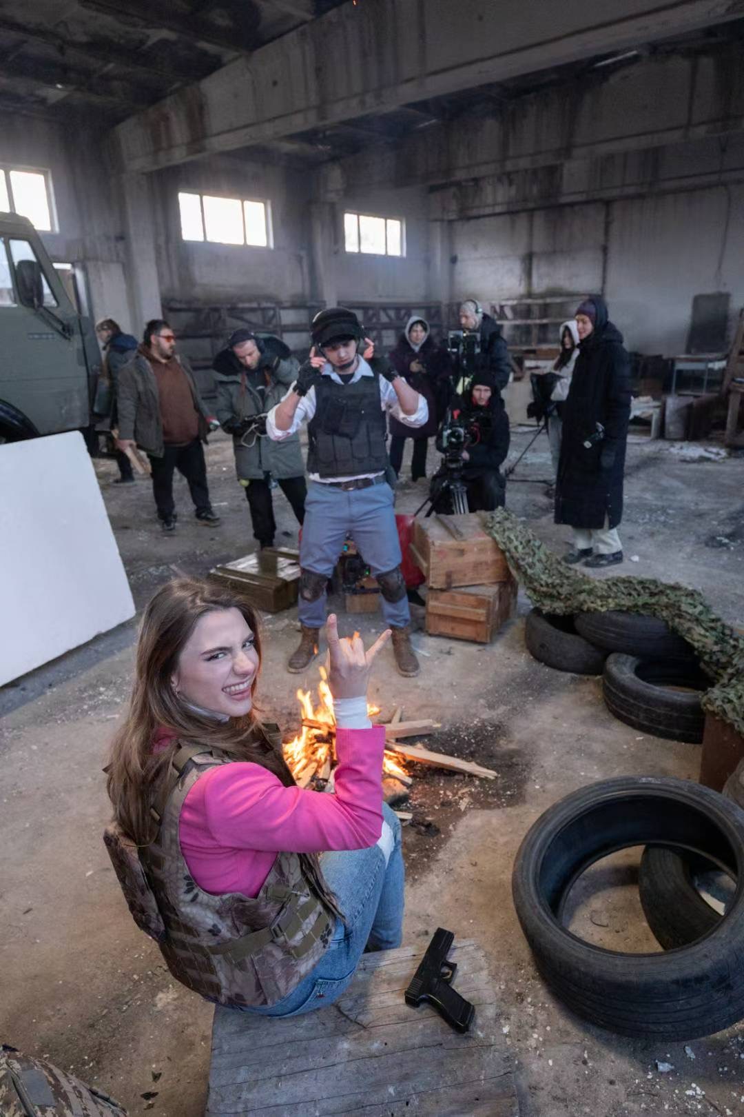 Behind the scenes photo 9